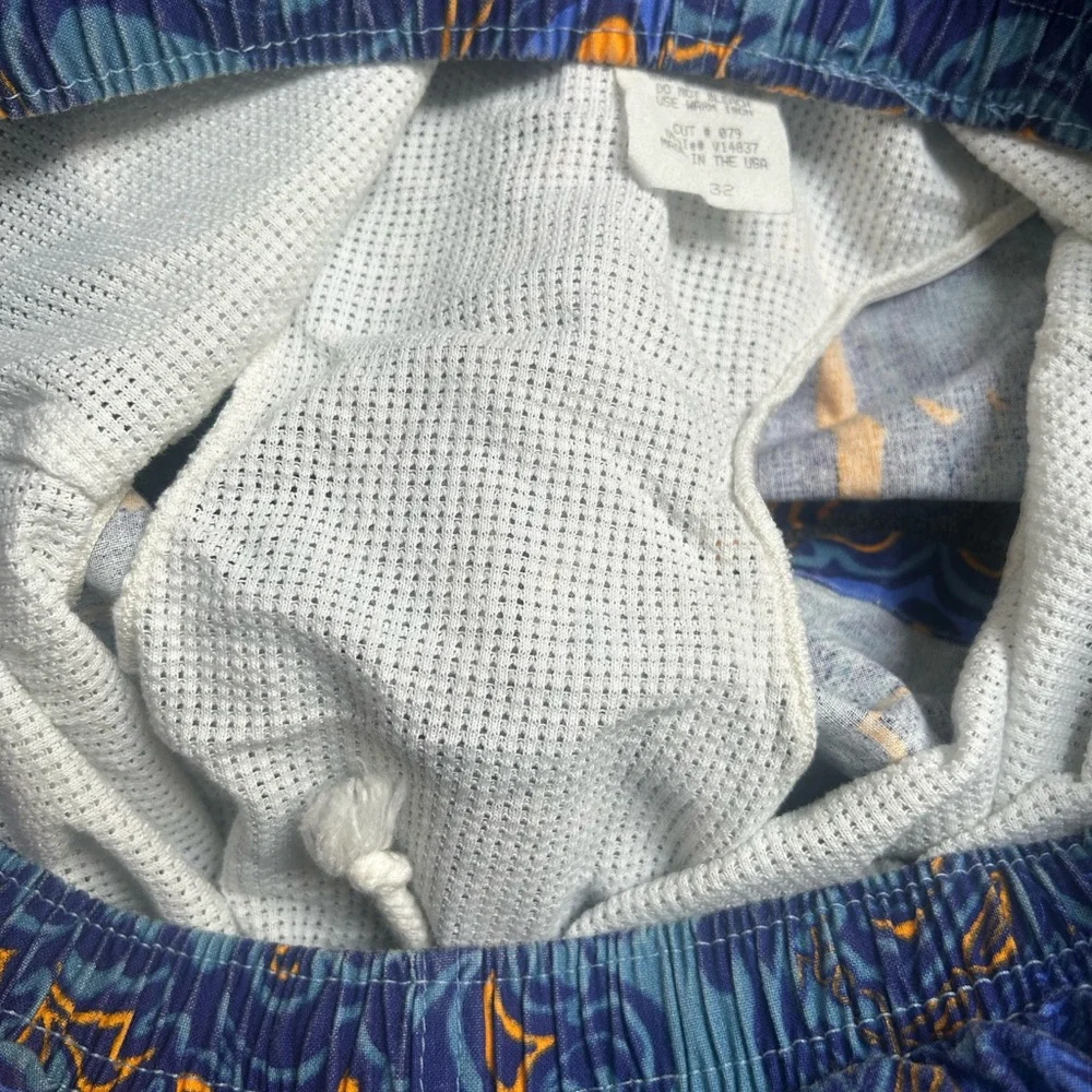 Vintage 90s Gotcha swim trunks Size 30-32